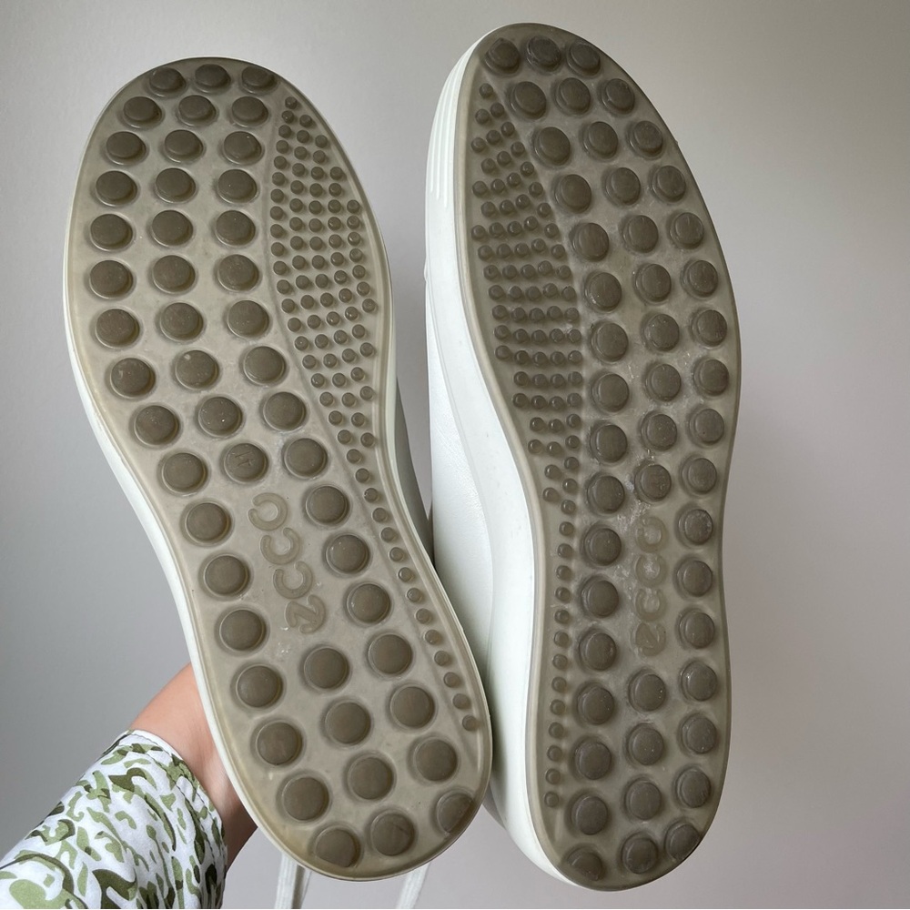 Classic Ecco White Men's Leather Sneakers - Picture 4 of 8